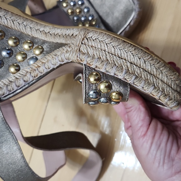 Stuart Weitzman Hubcaps Wedge Metallic Studded Espadrille Sandals 7M - Picture 16 of 17